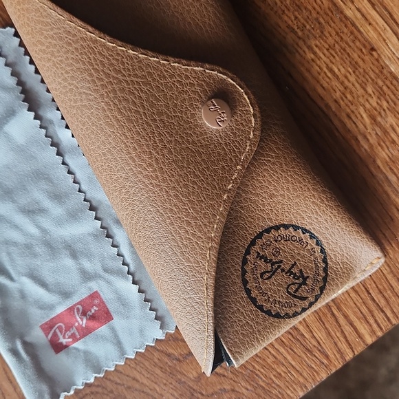 Ray Ban case - Picture 2 of 4